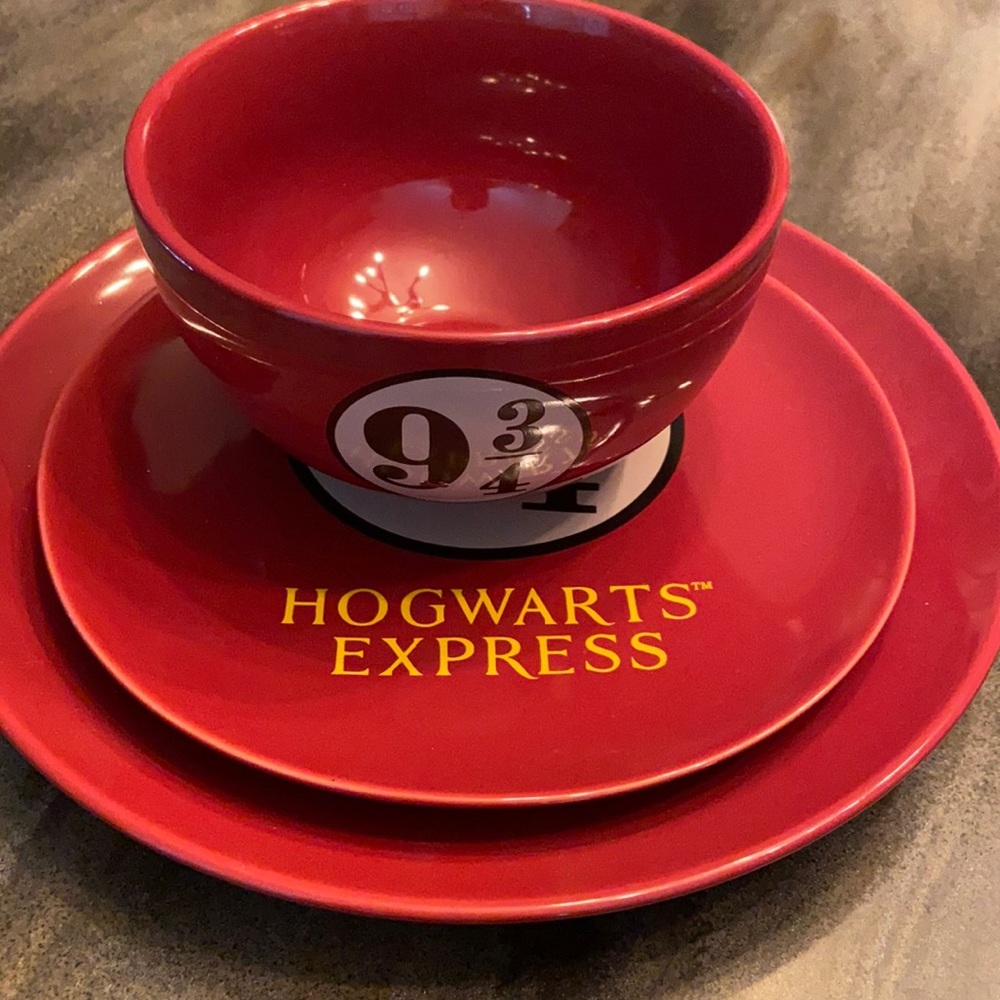 9 3/4 HP Plates and bowl